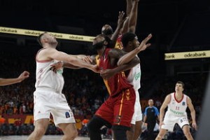 开云娱乐官网-全意大利裁判组执法！巴黎战拜仁，马里亚尼携VAR王牌待命，意大利 裁判